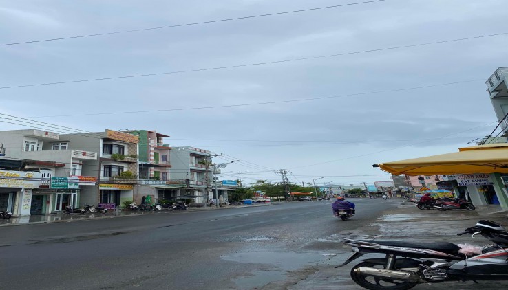 Kẹt tiền cần bán gấp lô đất khu vực đông dân cư, gần biển, gần Khu Công Nghiệp